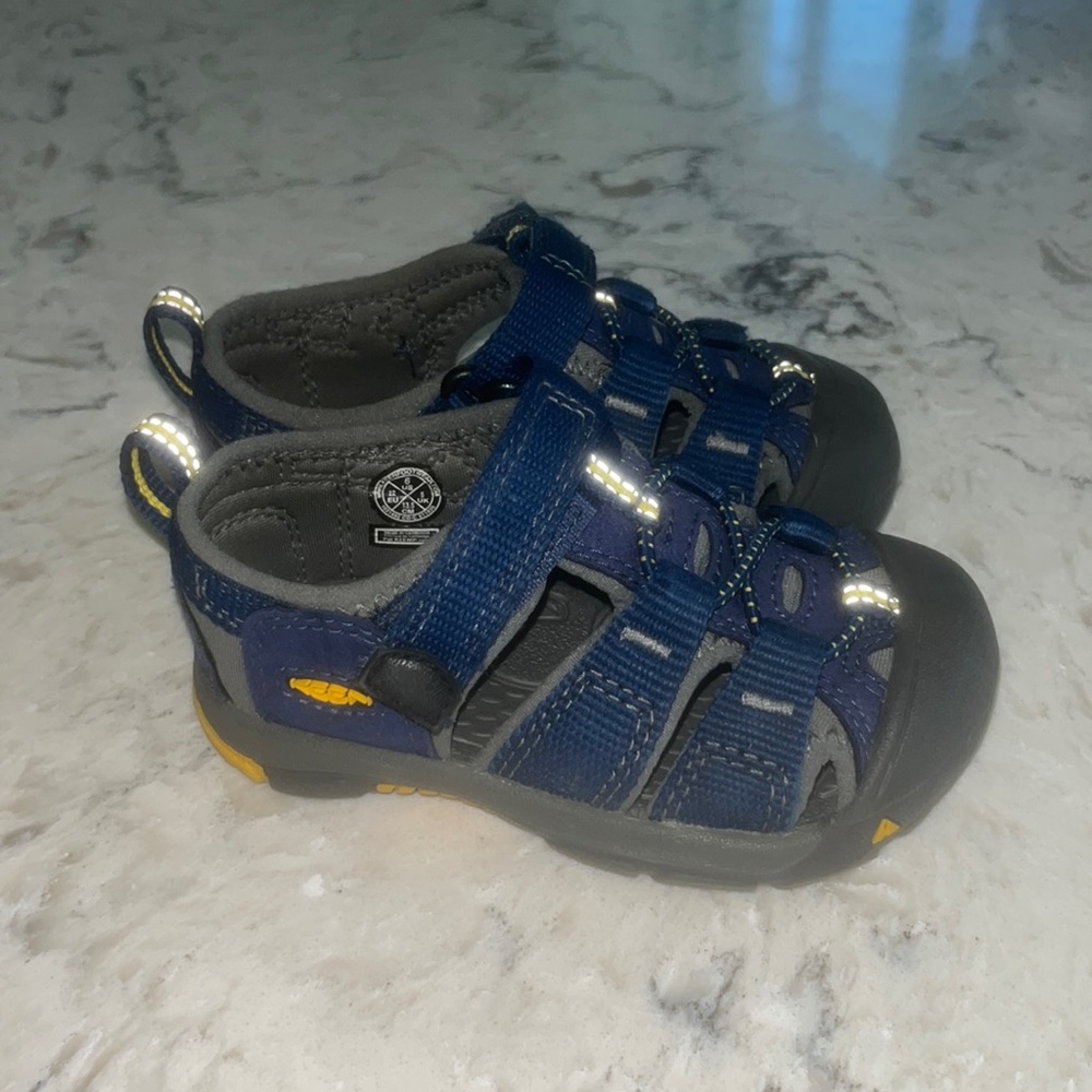 Keen toddler shoe size 6
